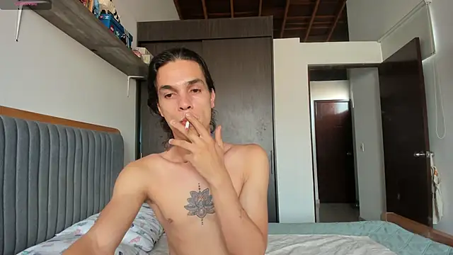 uglycoyote18 online show from 12.05.24