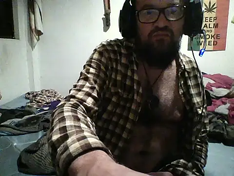 Snapshot of LECHEBALLS chatting on 10.17.25 LECHEBALLS online show from 10.17.25