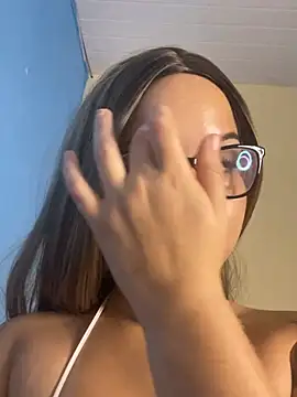 Lolacavalona online show from 12.20.24