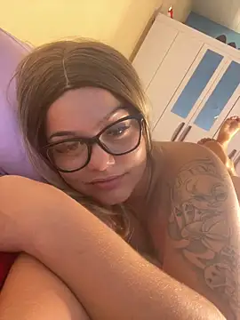 Lolacavalona online show from 12.21.24