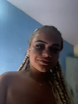 Lolacavalona online show from 01.14.25