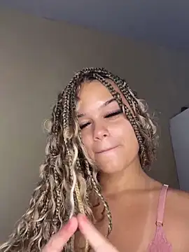 Lolacavalona online show from 02.02.25