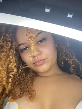 Lolacavalona online show from 09.18.25