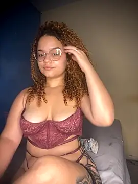 Lolacavalona online show from 10.25.25