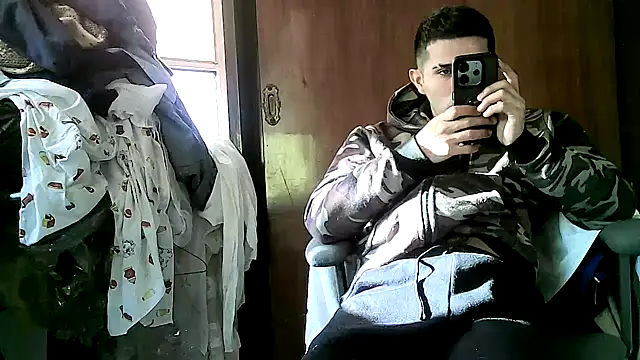 Snapshot of jperezofficial1 chatting on 11.19.25 jperezofficial1 online show from 11.19.25