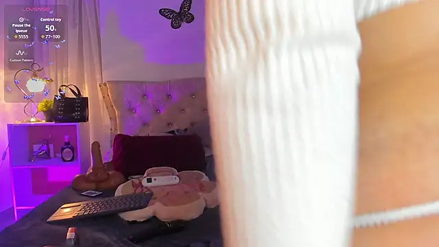 Sarahballiston  online show from 12.03.25