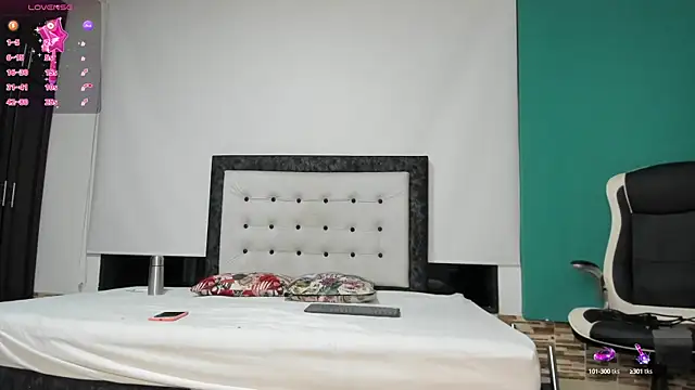 Snapshot of SelenaGmez chatting on 01.18.25 SelenaGmez online show from 01.18.25