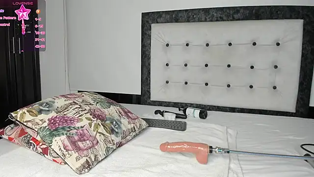 Snapshot of SelenaGmez chatting on 01.21.25 SelenaGmez online show from 01.21.25