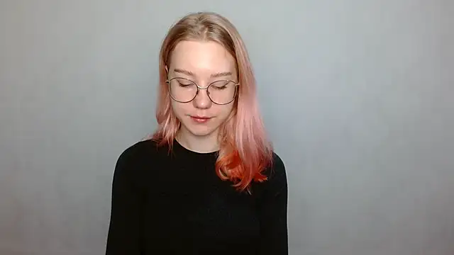 Snapshot of cindi_hot chatting on 12.14.24 cindi hot online show from 12.14.24