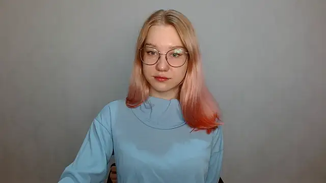 Snapshot of cindi_hot chatting on 12.20.24 cindi hot online show from 12.20.24