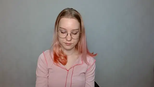 Snapshot of cindi_hot chatting on 12.22.24 cindi hot online show from 12.22.24