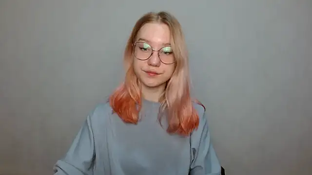 Snapshot of cindi_hot chatting on 12.23.24 cindi hot online show from 12.23.24