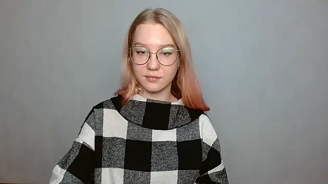 Snapshot of cindi_hot chatting on 12.28.24 cindi hot online show from 12.28.24