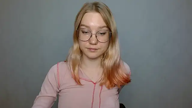 Snapshot of cindi_hot chatting on 01.12.25 cindi hot online show from 01.12.25