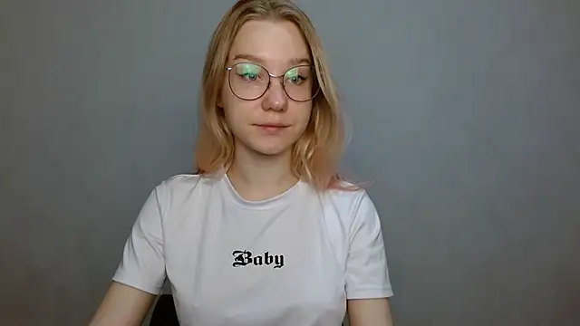 Snapshot of cindi_hot chatting on 01.13.25 cindi hot online show from 01.13.25