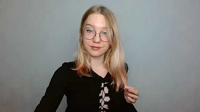 Snapshot of cindi_hot chatting on 02.06.25 cindi hot online show from 02.06.25