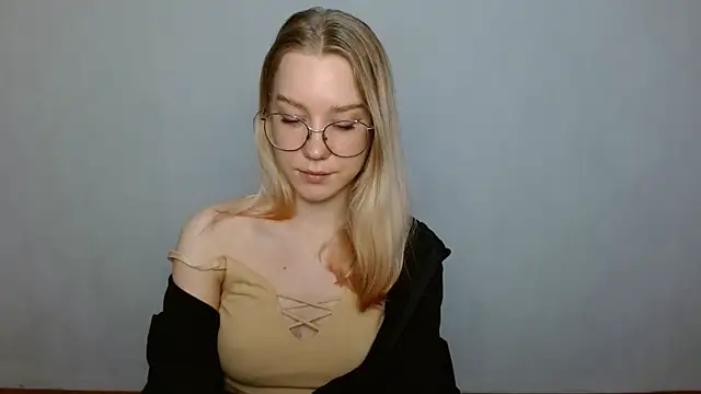 Snapshot of cindi_hot chatting on 02.09.25 cindi hot online show from 02.09.25