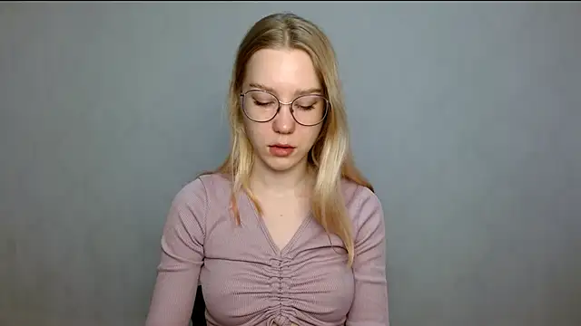 Snapshot of cindi_hot chatting on 02.21.25 cindi hot online show from 02.21.25