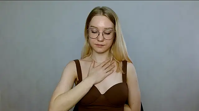 Snapshot of cindi_hot chatting on 02.26.25 cindi hot online show from 02.26.25