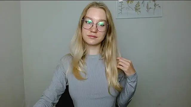 Snapshot of cindi_hot chatting on 09.13.25 cindi hot online show from 09.13.25