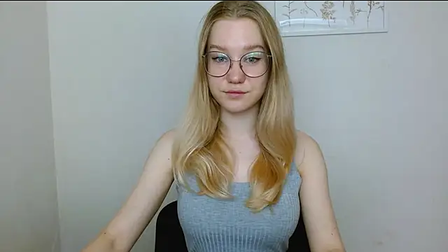 Snapshot of cindi_hot chatting on 09.23.25 cindi hot online show from 09.23.25