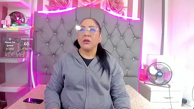 Gina Myers online show from 11.08.25