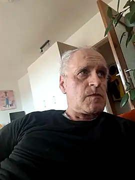 Snapshot of Milkasahne64 chatting on 09.24.25 Milkasahne64 online show from 09.24.25