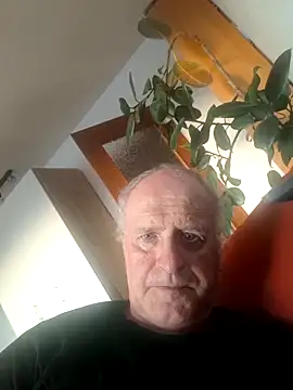 Snapshot of Milkasahne64 chatting on 09.29.25 Milkasahne64 online show from 09.29.25