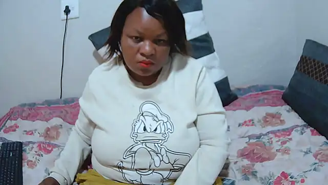 Snapshot of BBW42LL chatting on 11.17.25 BBW42LL online show from 11.17.25