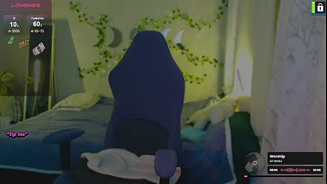 Snapshot of -LinaLove- chatting on 11.21.25 -LinaLove- online show from 11.21.25