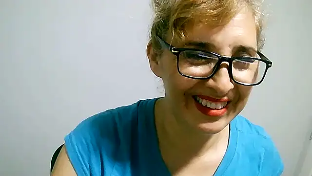 Snapshot of leona- chatting on 02.07.25 leona- online show from 02.07.25