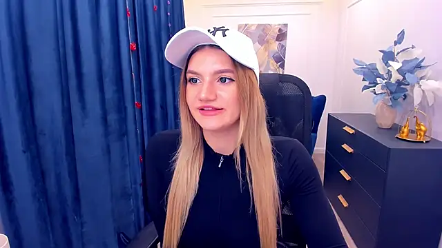 SelenaeMoore online show from 11.13.25