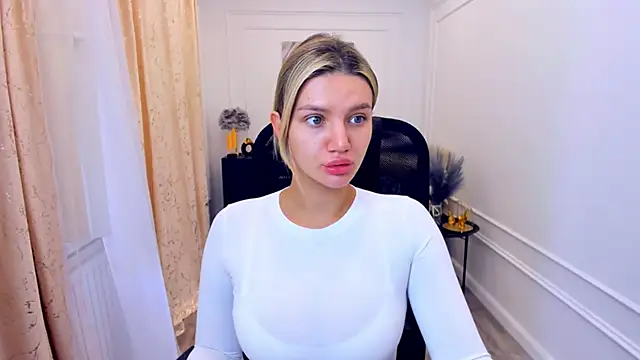 SelenaeMoore online show from 06.05.26