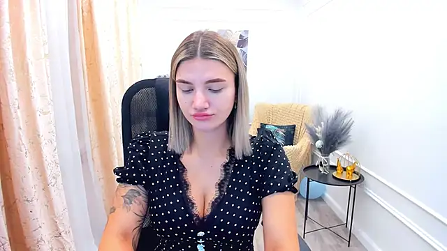 SelenaeMoore online show from 06.09.26