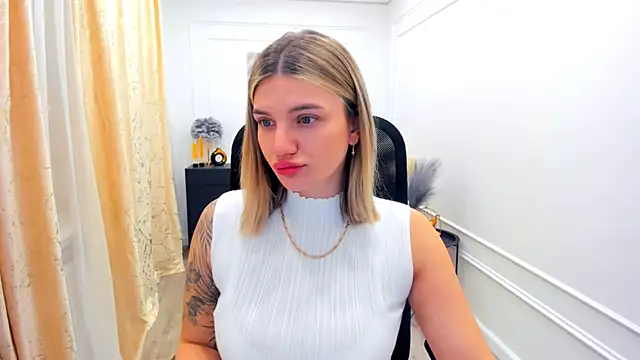 SelenaeMoore online show from 06.13.26