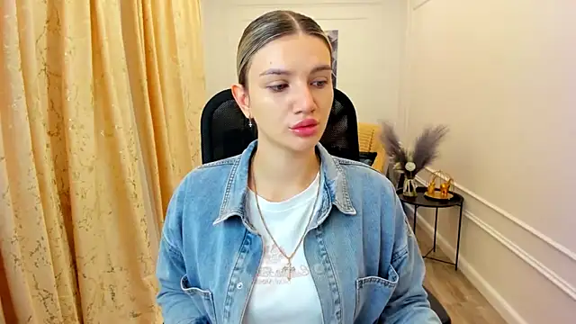 SelenaeMoore online show from 06.17.26