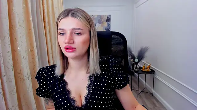 SelenaeMoore online show from 06.18.26