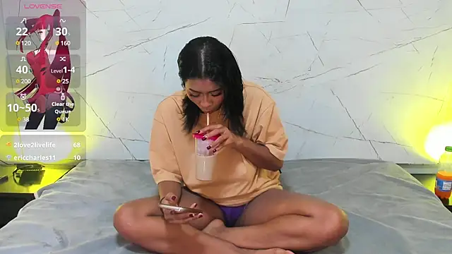 LAYLATAYLOR  online show from 12.06.24