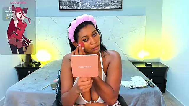 LAYLATAYLOR  online show from 01.15.25