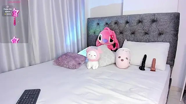 Snapshot of abbyfoxx_ chatting on 12.22.25 abbyfoxx online show from 12.22.25