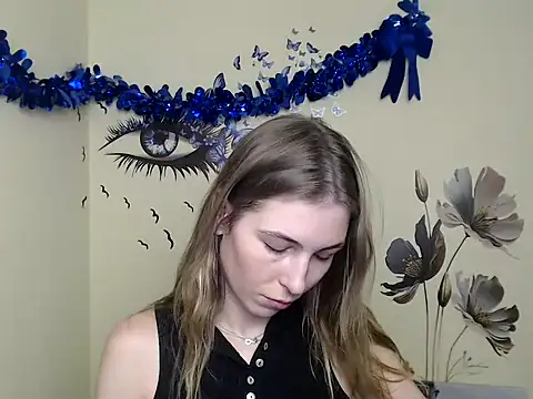 Snapshot of StrangerGi chatting on 01.04.25 StrangerGi online show from 01.04.25