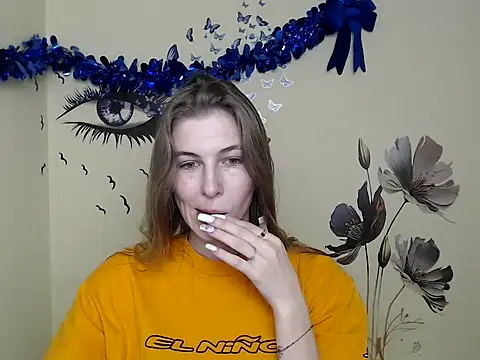 Snapshot of StrangerGi chatting on 01.08.25 StrangerGi online show from 01.08.25