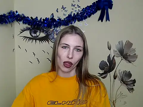 Snapshot of StrangerGi chatting on 01.08.25 StrangerGi online show from 01.08.25