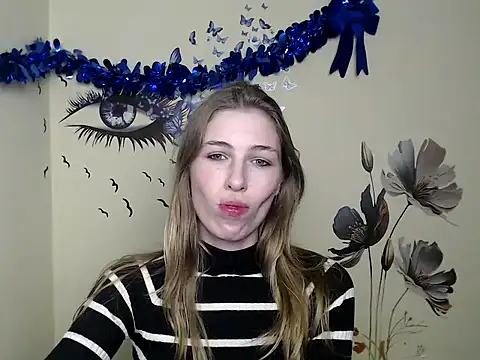 Snapshot of StrangerGi chatting on 01.09.25 StrangerGi online show from 01.09.25