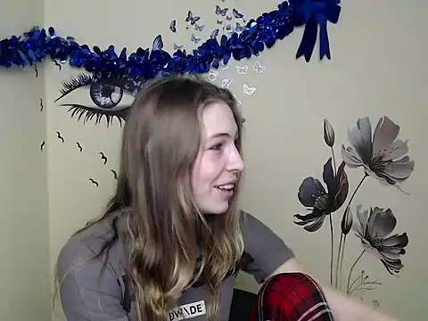 Snapshot of StrangerGi chatting on 01.12.25 StrangerGi online show from 01.12.25