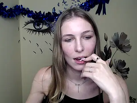 Snapshot of StrangerGi chatting on 01.30.25 StrangerGi online show from 01.30.25