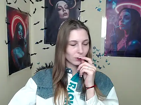 Snapshot of StrangerGi chatting on 03.07.25 StrangerGi online show from 03.07.25