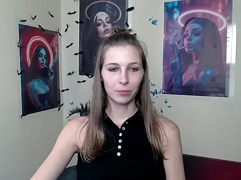 Snapshot of StrangerGi chatting on 09.19.25 StrangerGi online show from 09.19.25