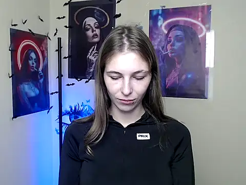 Snapshot of StrangerGi chatting on 10.08.25 StrangerGi online show from 10.08.25