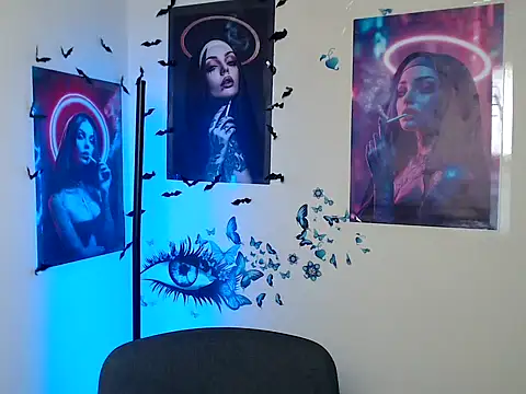 Snapshot of StrangerGi chatting on 10.10.25 StrangerGi online show from 10.10.25